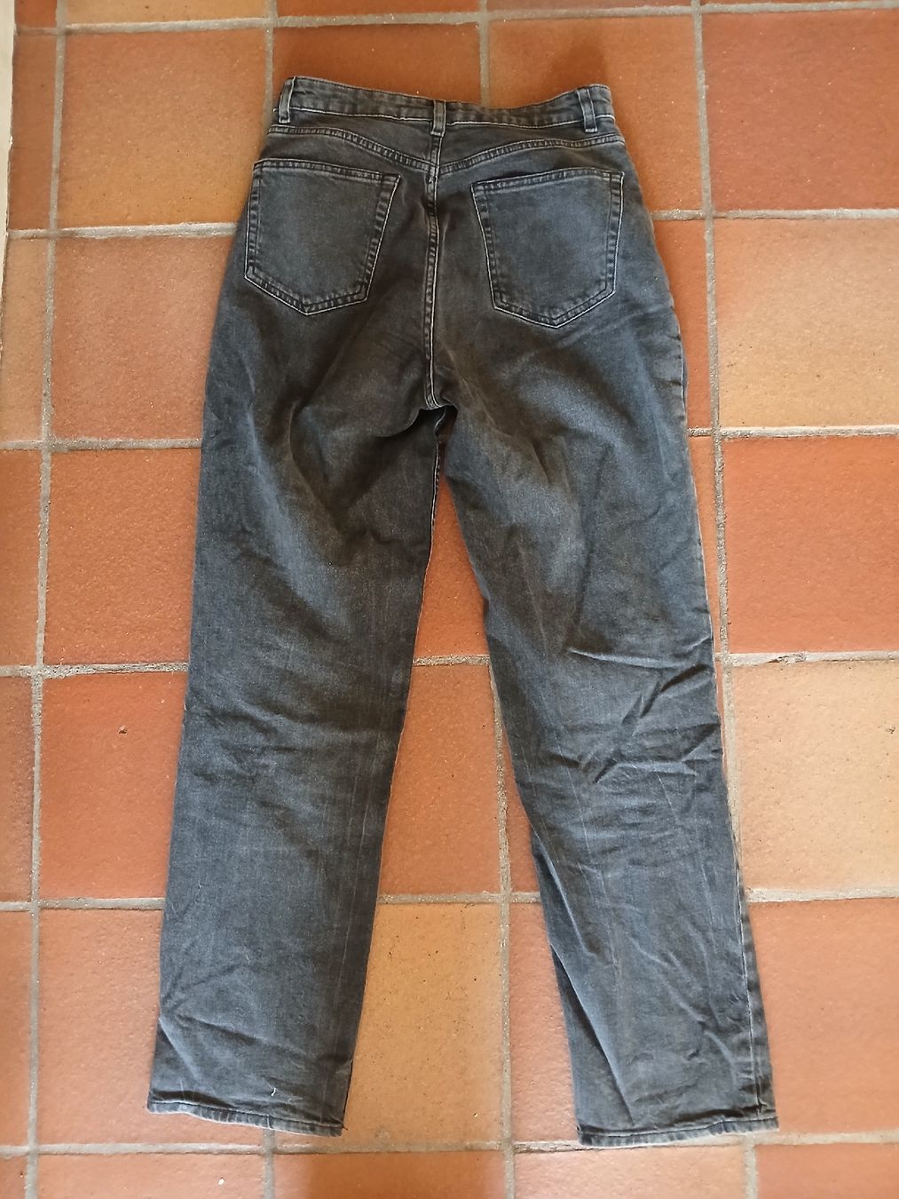 H&M Jeans: Schwarze H&M Divided Jeans Gr. 38 Destroyed Look – Usato da Solothurn venduto da Shanty.20 1
