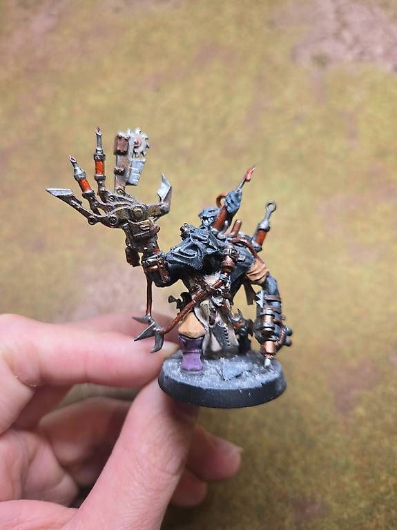 Kit di modellismo & Modellini statici: Warhammer 40k Orks: Painboy (bemalt) – Usato da Kloten venduto da Kenneth_Iselin