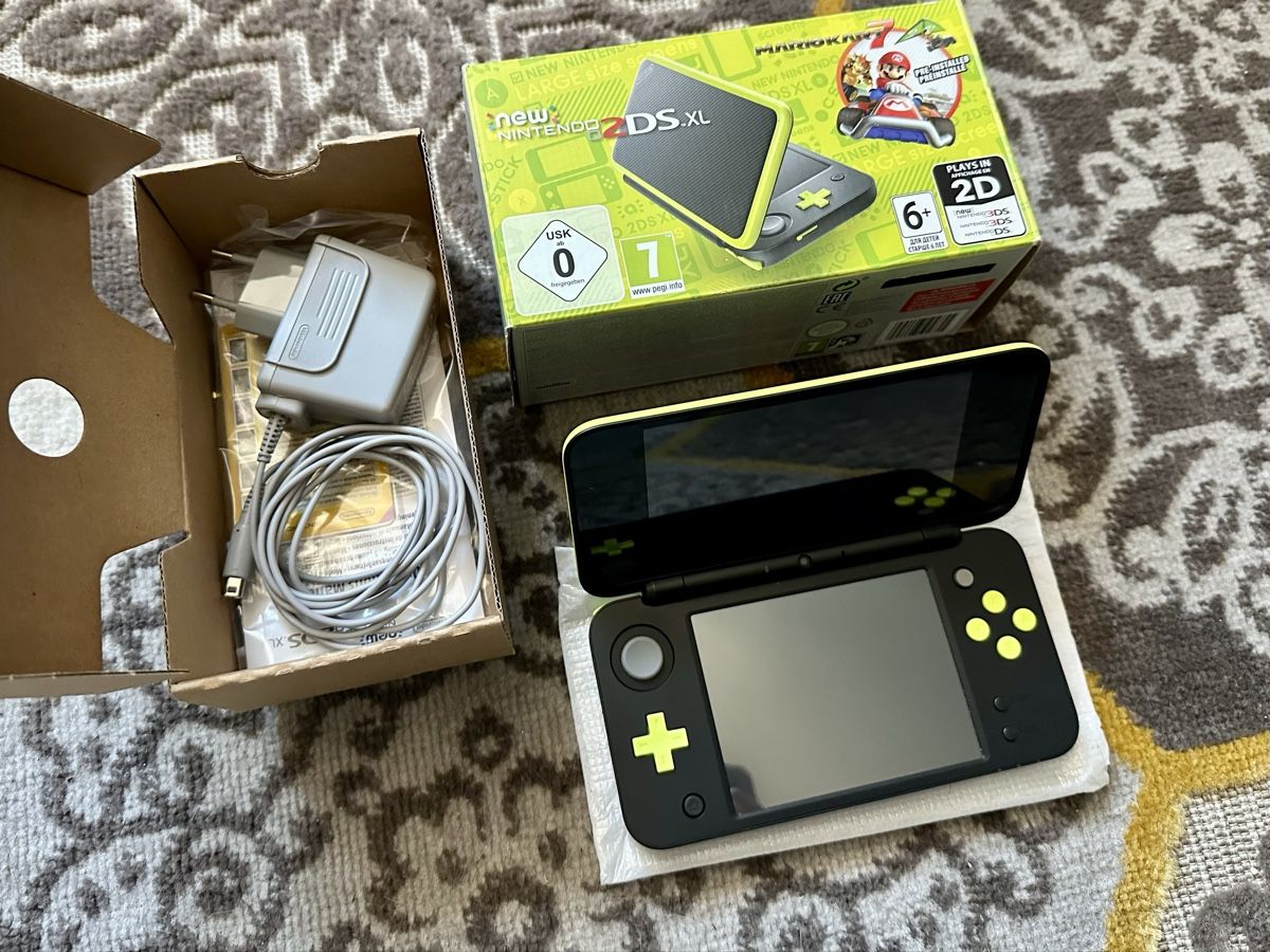 Nintendo Console: New Nintendo 2DS XL, Mario Kart 7 Bundle, Black + Lime – Nuovo (secondo la descrizione) da Islikon venduto da Porti_91