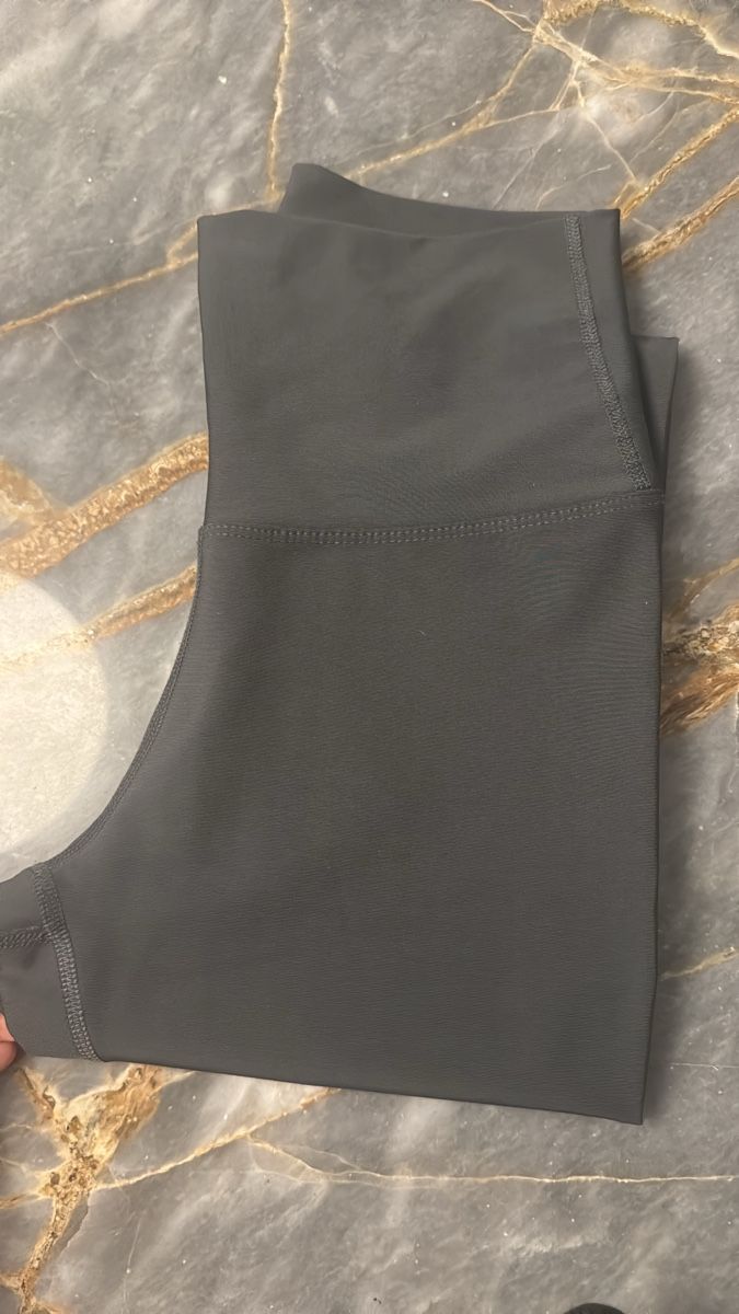 Alo Yoga Leggings: Alo leggins  – Nuovo (secondo la descrizione) da cadempino venduto da Vales34 1
