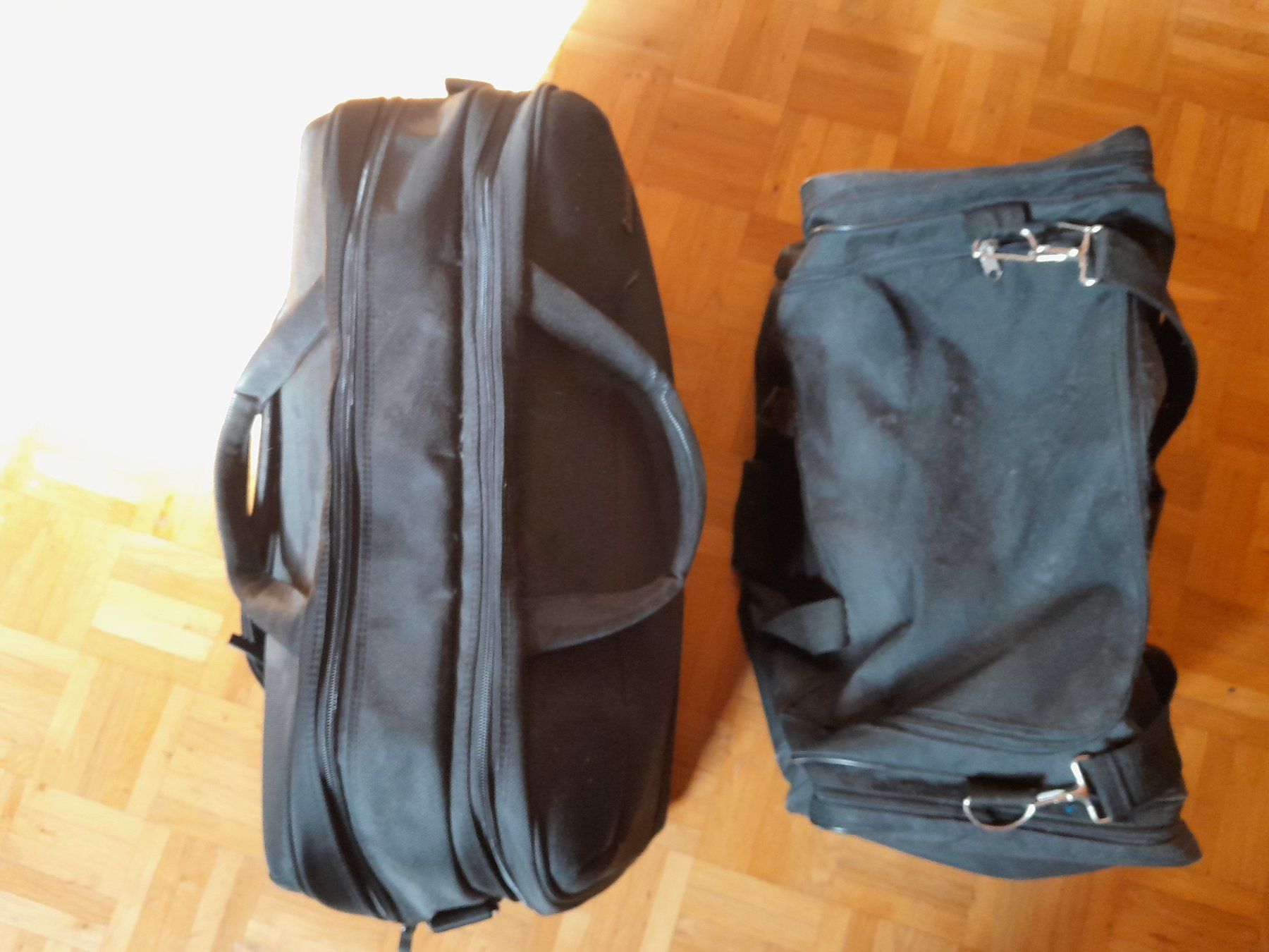 Taschen: 2 Taschen – Gebraucht aus Rüti ZH von Alemanni 2