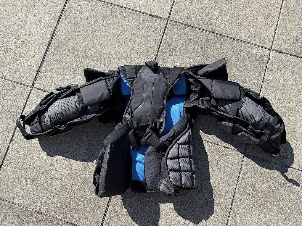 Schutz & Schoner: Bauer Elite Brustpanzer Torhüter Junior – Gebraucht aus Kappel SO von Seja 1
