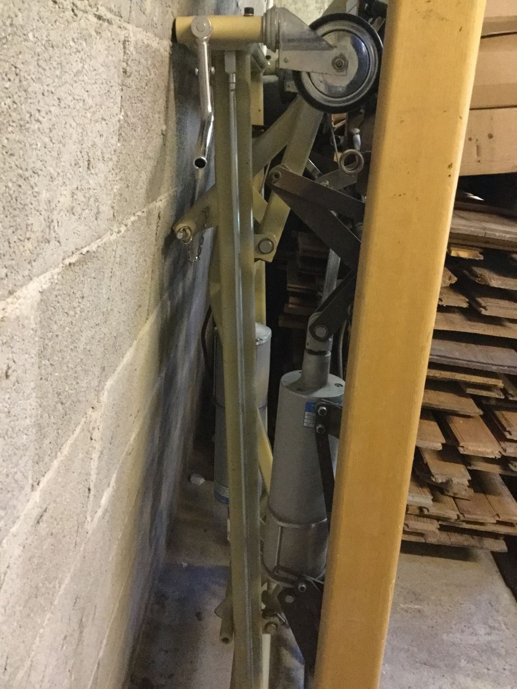 Reti a doghe: Lit sommier 90x200 électrique à vérins – Usato da Treyvaux venduto da gro_79xt 1