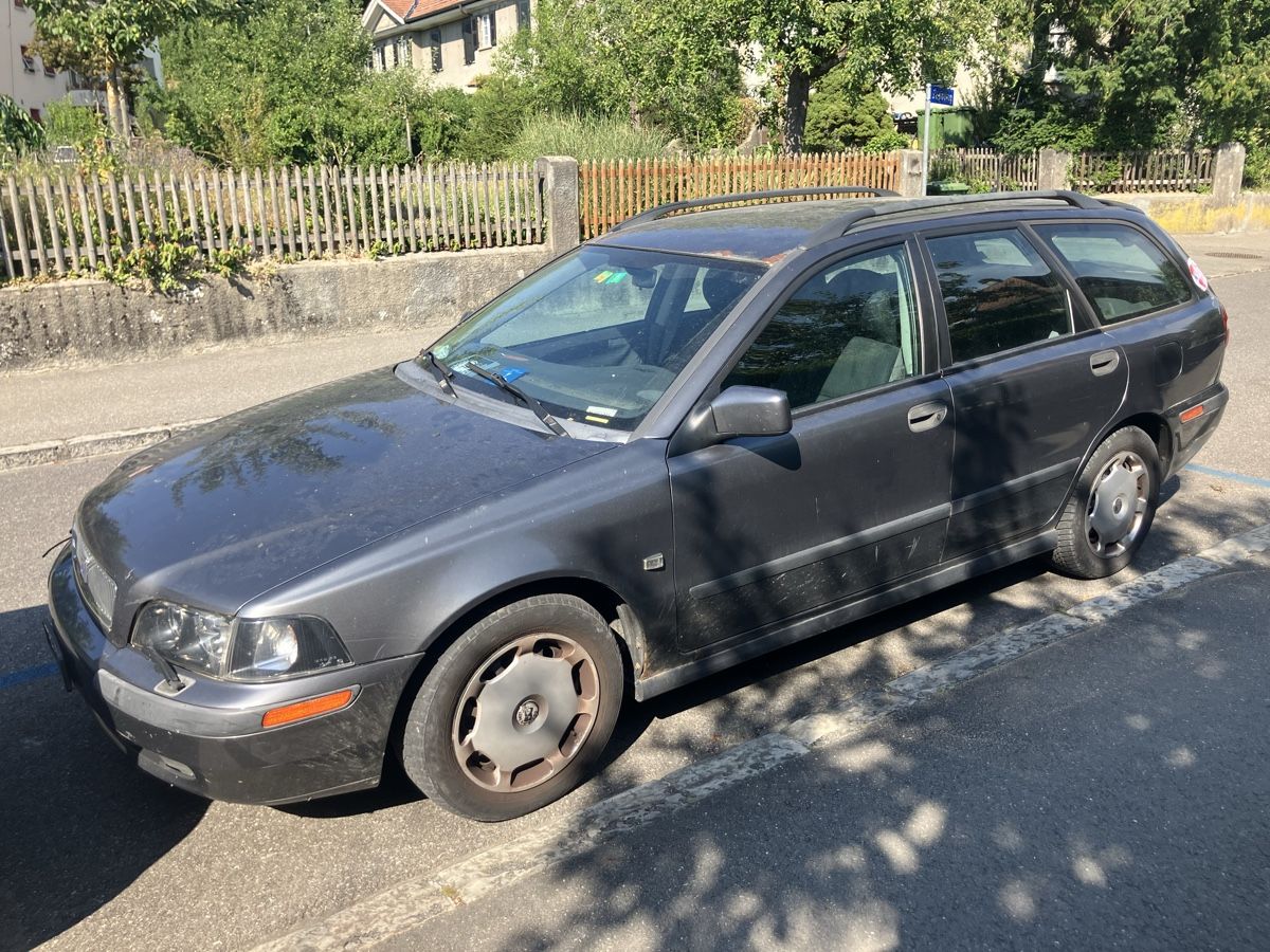 Volvo Automobili: Volvo V40 2.0 T Kombi – Usato da Worblaufen venduto da HerrMorf