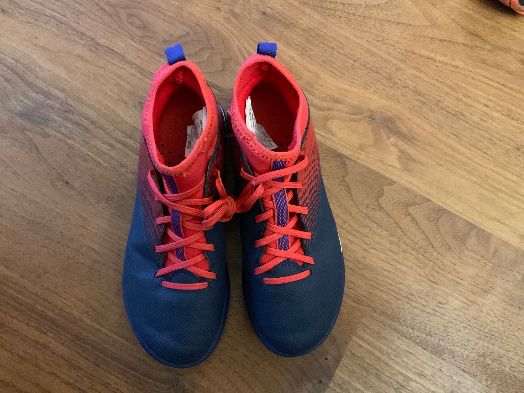 Scarpe per ragazzi: Kipsta Fussball Schuhe – Usato da Oberägeri venduto da Loup18