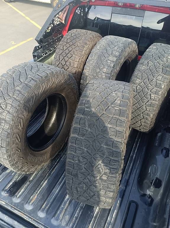 Sonstiges Schreiben & Zeichnen: Dodge Ram Reifen 325/65R18Zoll – Gebraucht aus Arnegg von Funny05 3