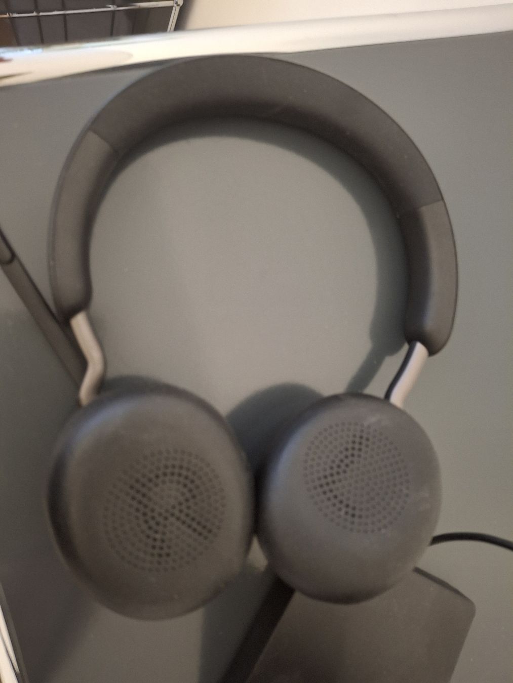 Jabra Kopfhörer: Jabra Evolve2 Headset mit Ladestation schwarz gebraucht – Gebraucht aus Cham von Girasol3 3