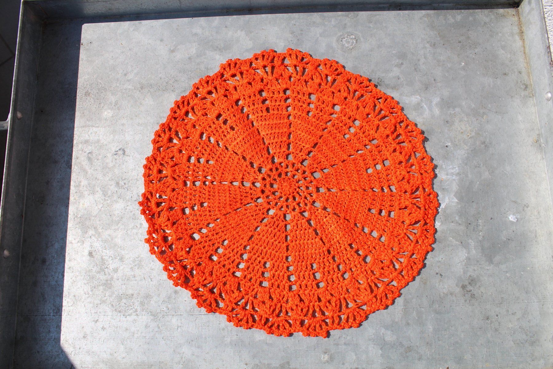 Altra biancheria da tavola: Oranges Farbiges Häkel Deckchen, 28 cm, – Usato da Locarno venduto da fripui 1