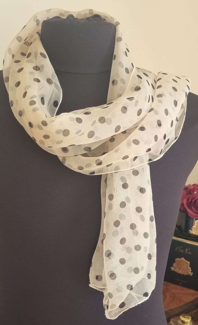 Foulard & Sciarpe: Foulard rectangulaire femme – Usato da Borex venduto da mab_28bf 1
