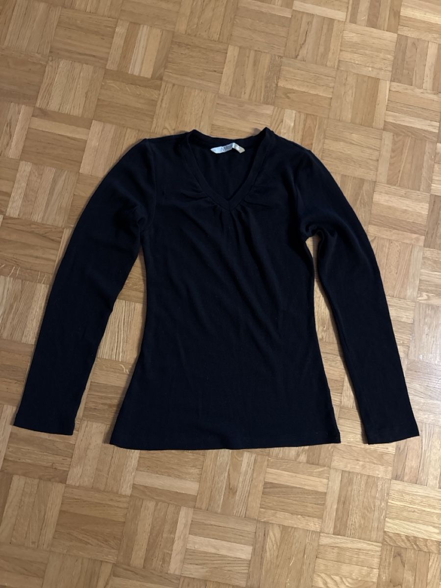 Maglioni & Felpe: Maya Black Merino Wool Light Sweater S – Usato da Fällanden venduto da emi_x6xw