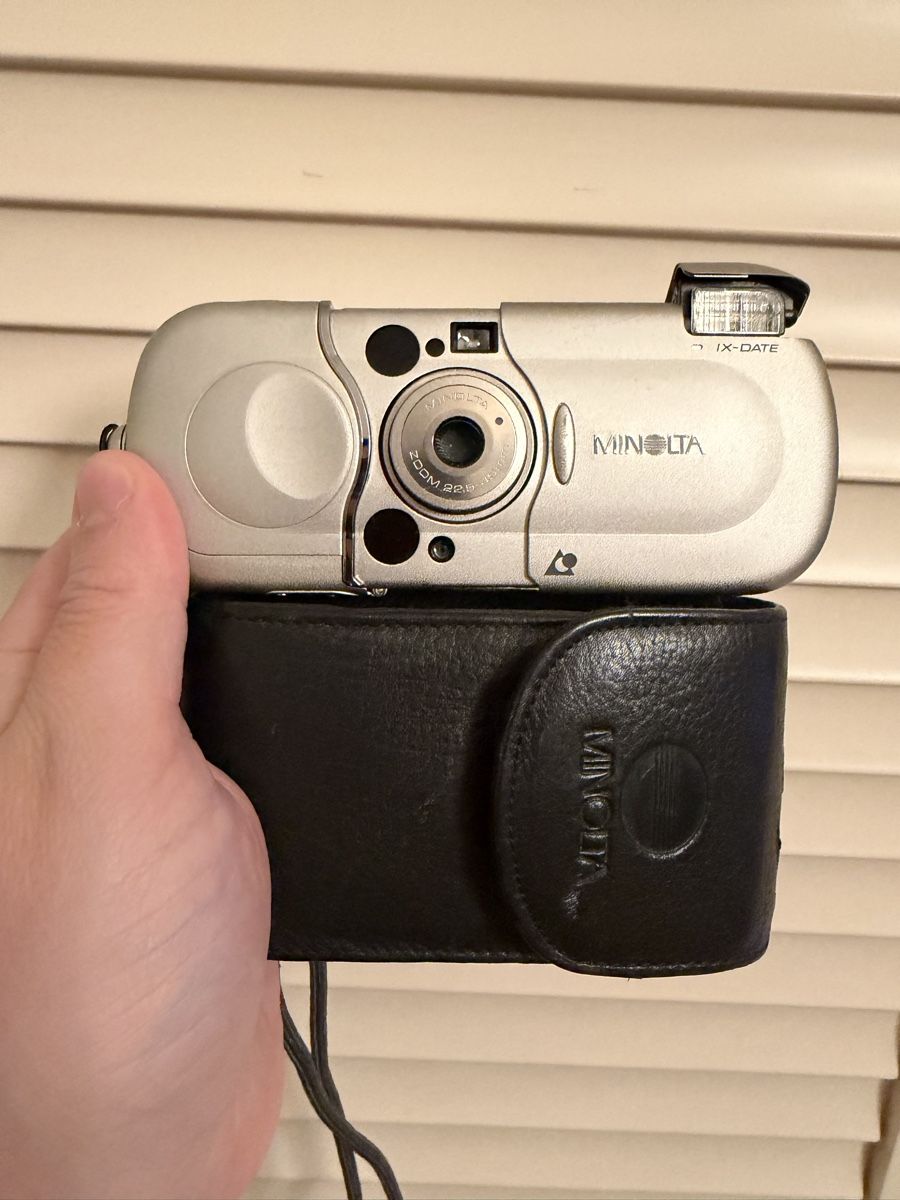 Minolta Fotocamera: Minolta Vectis 2000 Analog Kamera mit Tasche – Usato da Niederbipp venduto da yar_tf6f