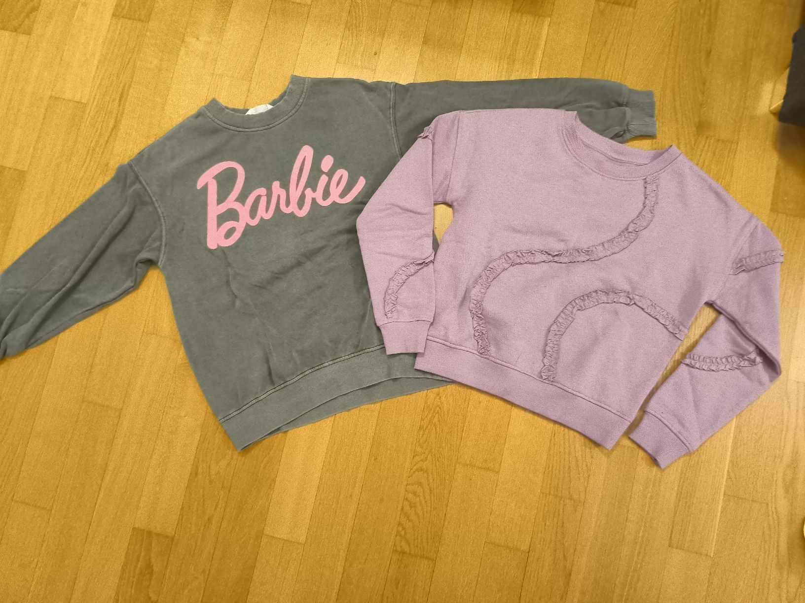 Pulls et sweat-shirts: 2 Mädchen  Pullover Gr./ 146 – D'occasion à Münsingen par pas_82kk