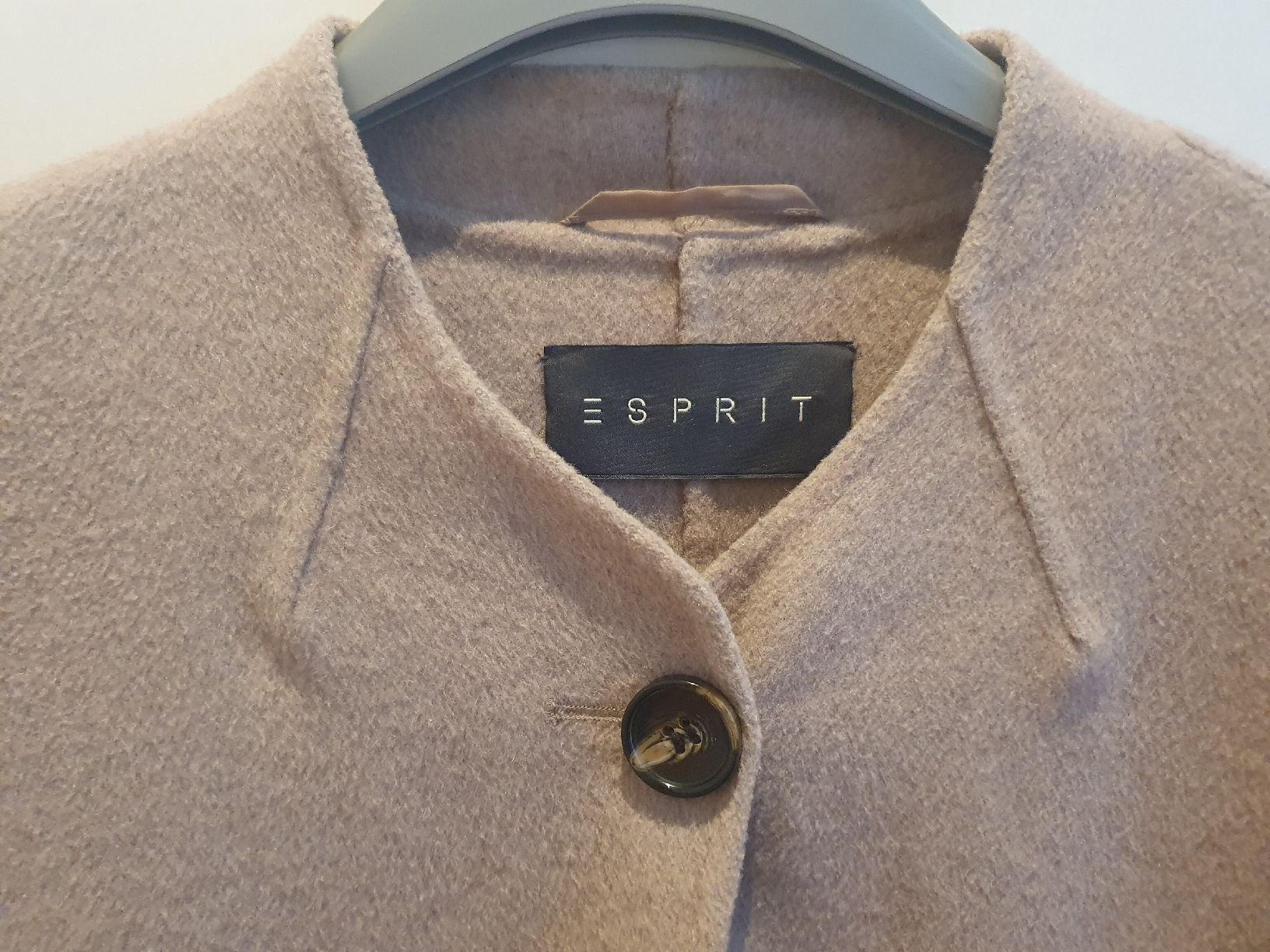 Esprit Cappotti: ESPRIT Kurzmantel beige Gr. M – Usato da Horgen venduto da webcaro411 2