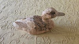 Anatra realizzata in legno leggero