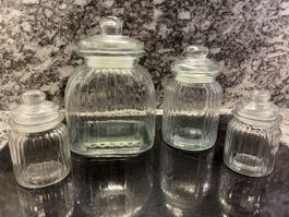 4-teiliges Set Vorratsgläser/Bonbongläser aus Glas m. Deckel