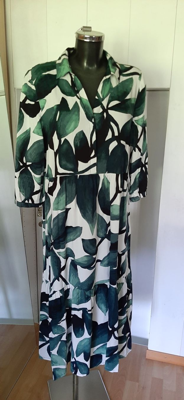 Vestiti: Sommerliches Maxikleid mit Blätterprint – Usato da Ibach venduto da kleineMythen