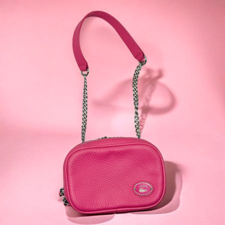 Sac à main Lacoste rose fuchsia bandoulière chaîne argentée