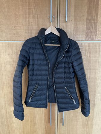 Leichte Daunenjacke, Gr. 36, praktisch neu