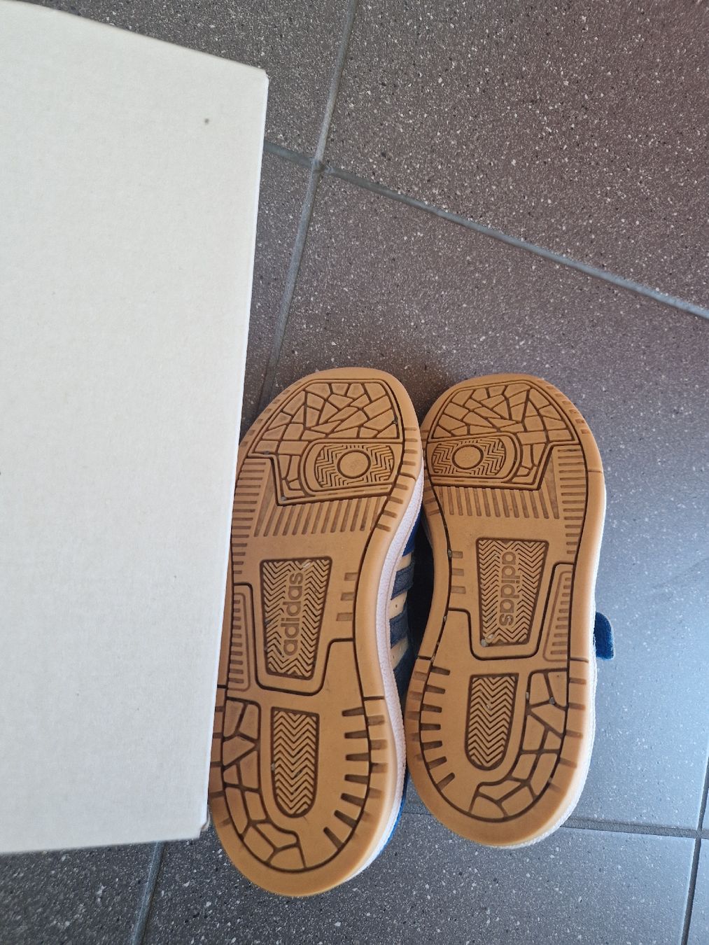 Adidas Scarpe per ragazzi: Adidas Sneaker Grösse 30 – Usato da Zürich venduto da nicinat 2