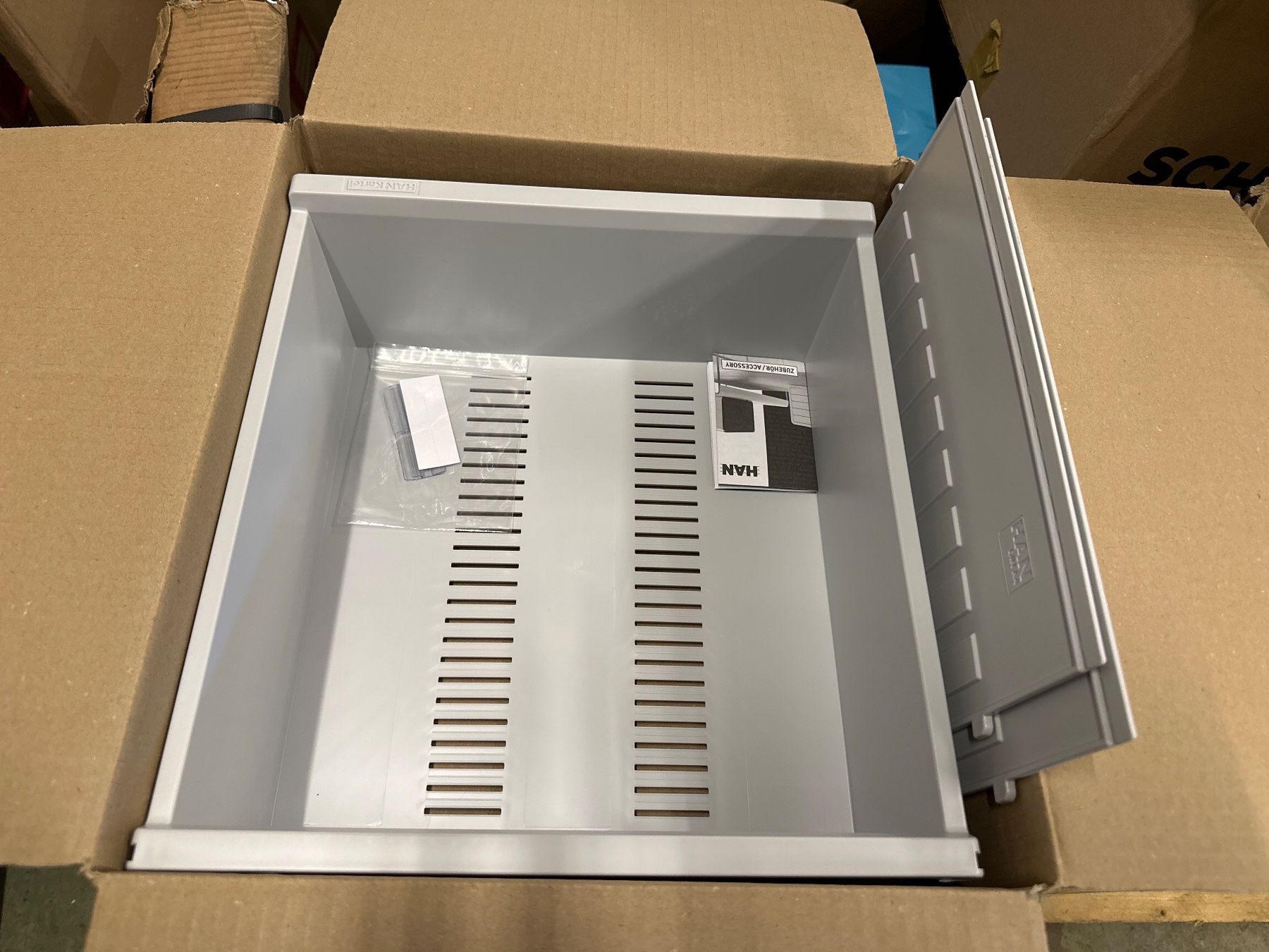 Sistemi di archiviazione: neue HAN Karteitrog, Kunststoff, A4 quer, grau – Nuovo e nell'imballaggio originale da Necker venduto da liq24 2