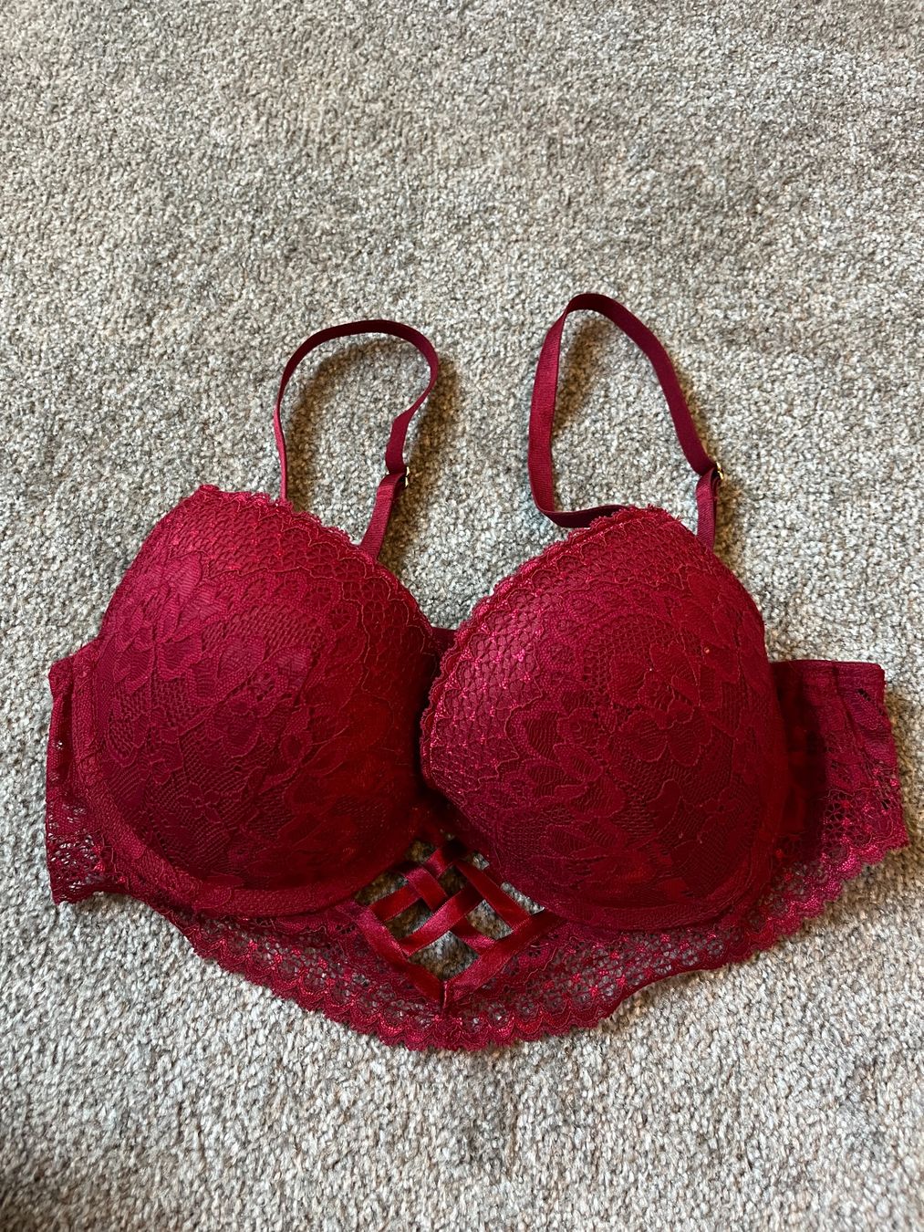 Altra biancheria intima: Bordeaux roter BH mit Spitze, Grösse 85B – Usato da Kriessern venduto da loolah 1