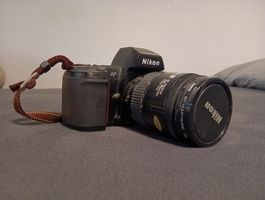 Nikon F-801 Analoge Spiegelreflexkamera mit Objektiv