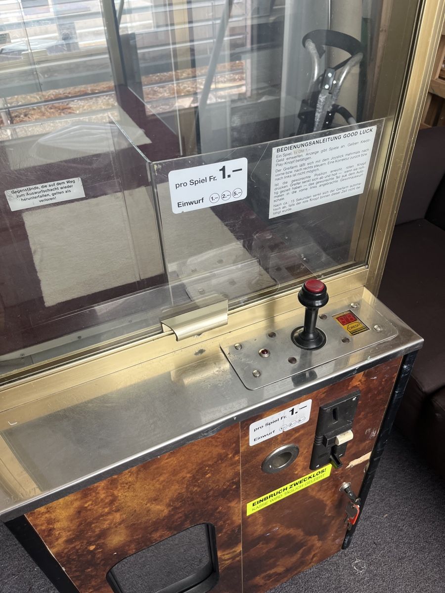 Spielautomaten: Greifautomat Good Luck – Gebraucht aus Basel von Mattam 2