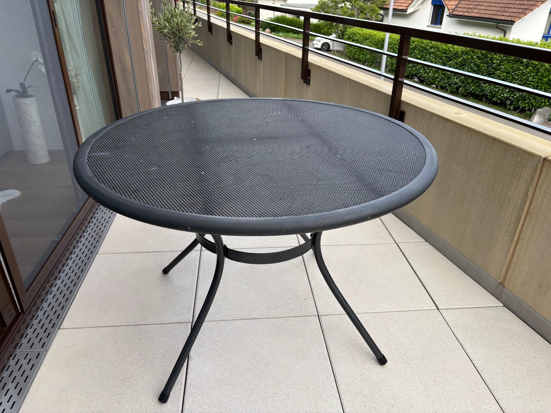 Tables: Gartentisch rund schwarz – D'occasion à Safnern par bahape