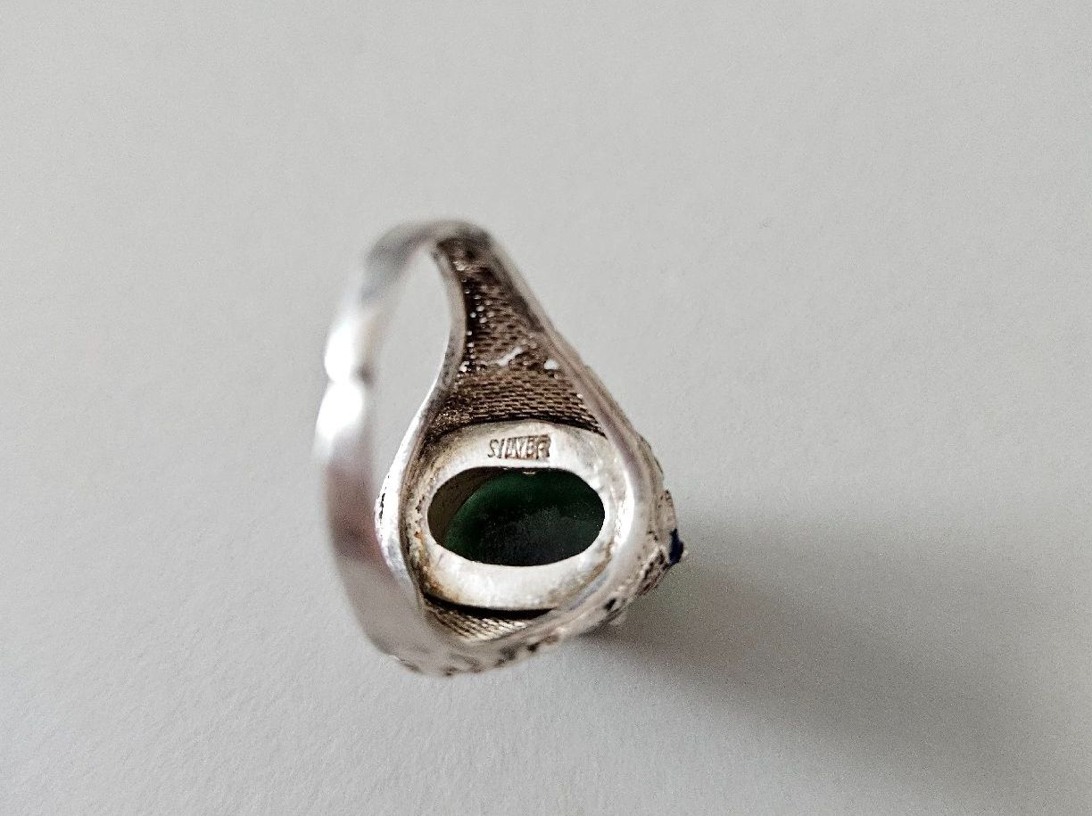 Ringe: Silberring mit grünem Edelstein und Emaille, Gr. 57 – Defekt aus Urdorf von Colina 9
