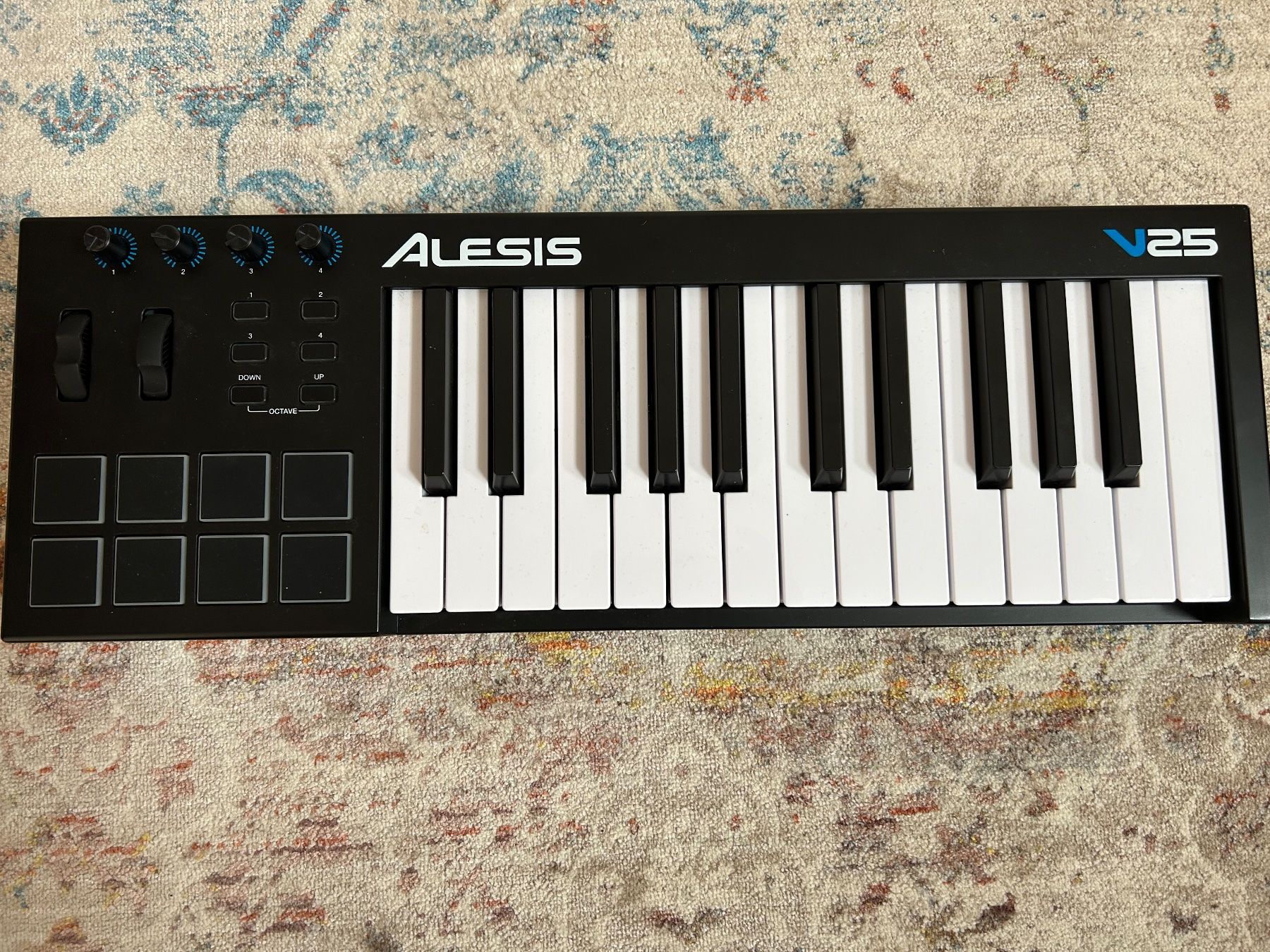 Alesis Strumenti musicali: Alesis v25 Midi Controller Keyboard – Usato da Luzern venduto da roc_p5tc