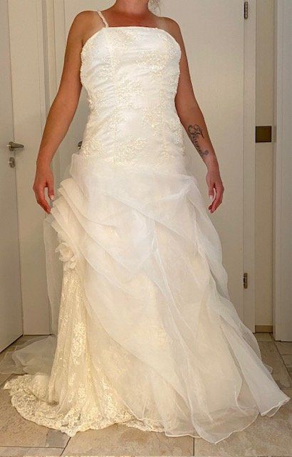 Kleider: Brautkleid mit passenden Schuhen – Neu (gemäss Beschreibung) aus  von  1