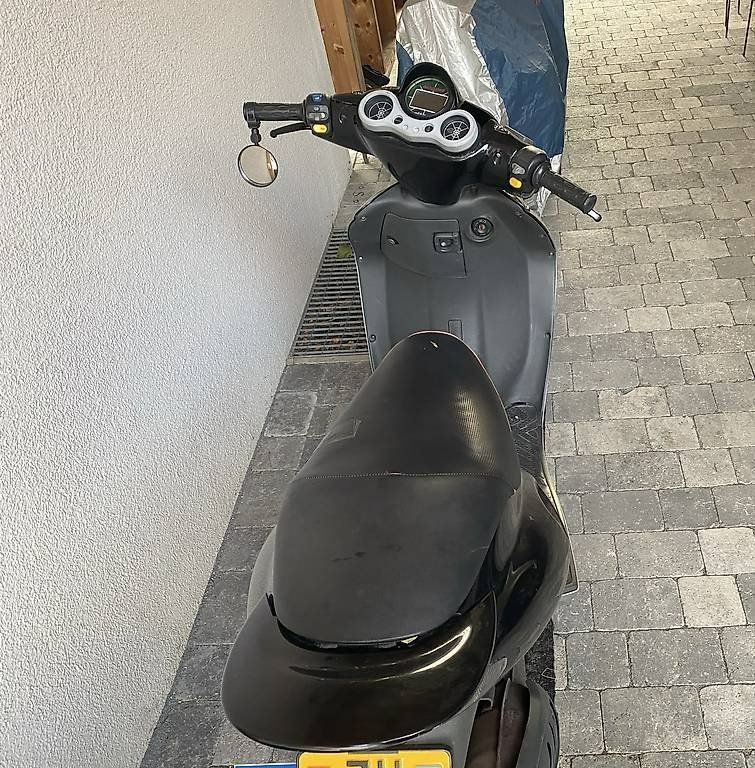 Malaguti Scooter: Malaguti f15 50 ccm Roller – Usato da Zwillikon venduto da Keith 2
