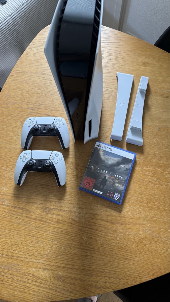 Sony Consoles: Sony PlayStation 5 Disc Edition inkl. 2 Controller + Game – D'occasion à Solothurn par TomBananaJoe 1