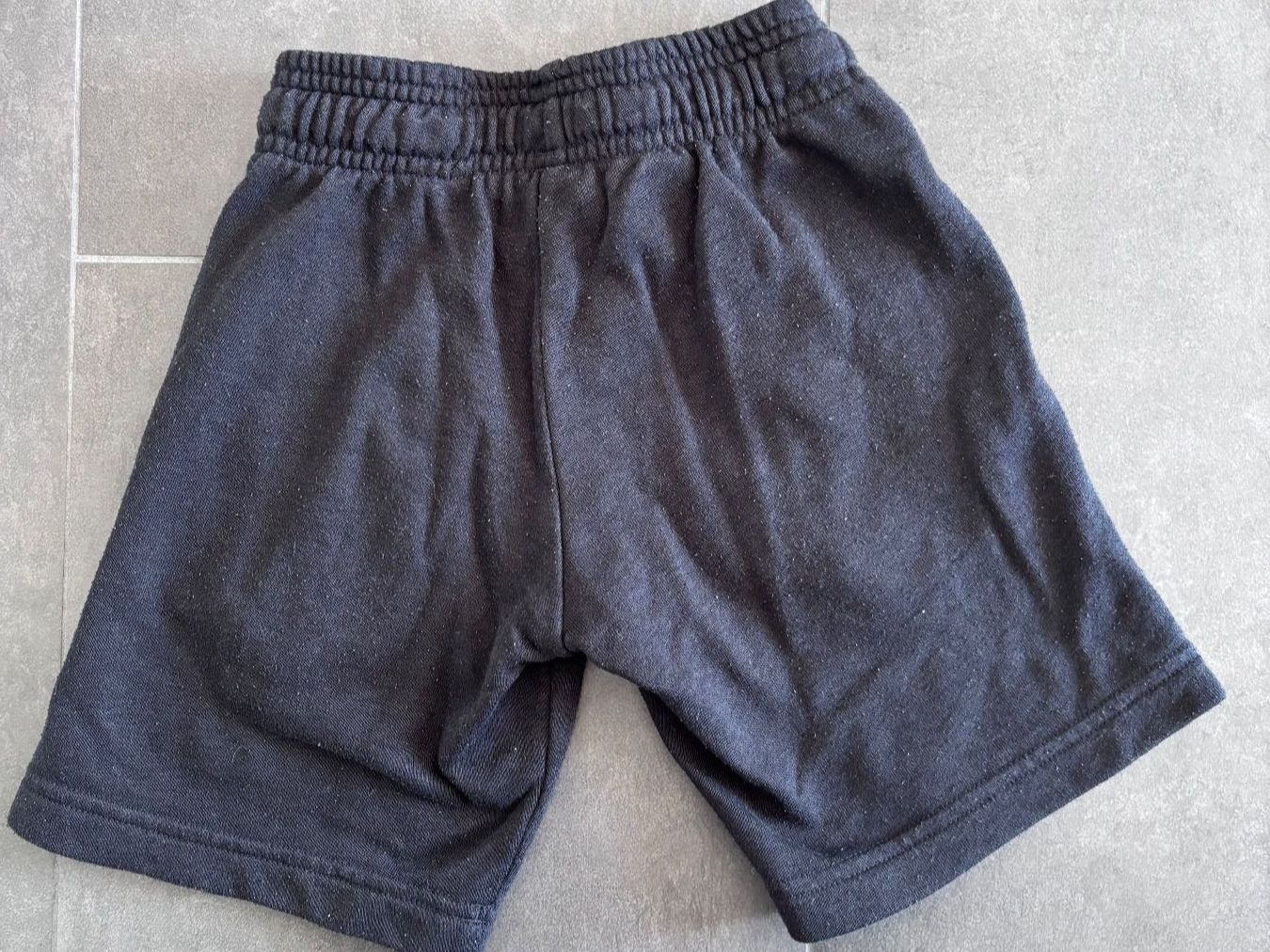 Adidas Pantaloni: Adidas Shorts Gr. 116 – Usato da Oberägeri venduto da MariaLehman 1