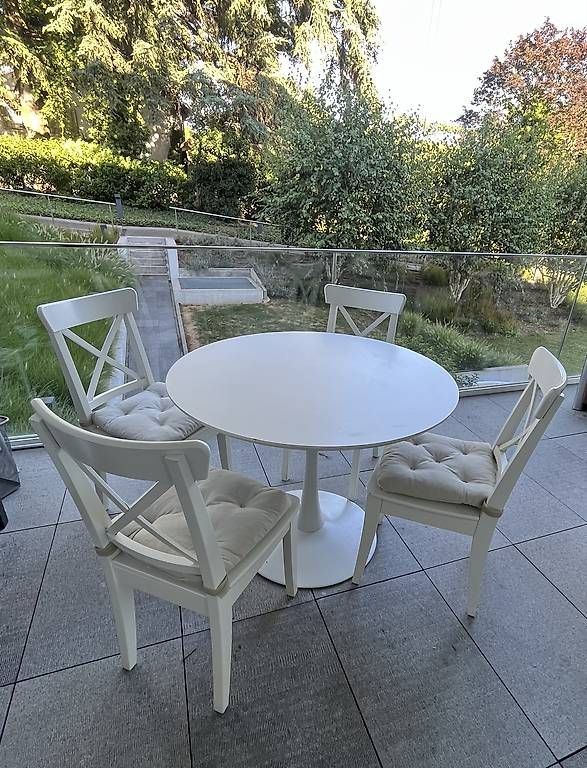 Set de table et chaises: Table ronde et ses 4 chaises  – D'occasion à Pully par friporte11 1