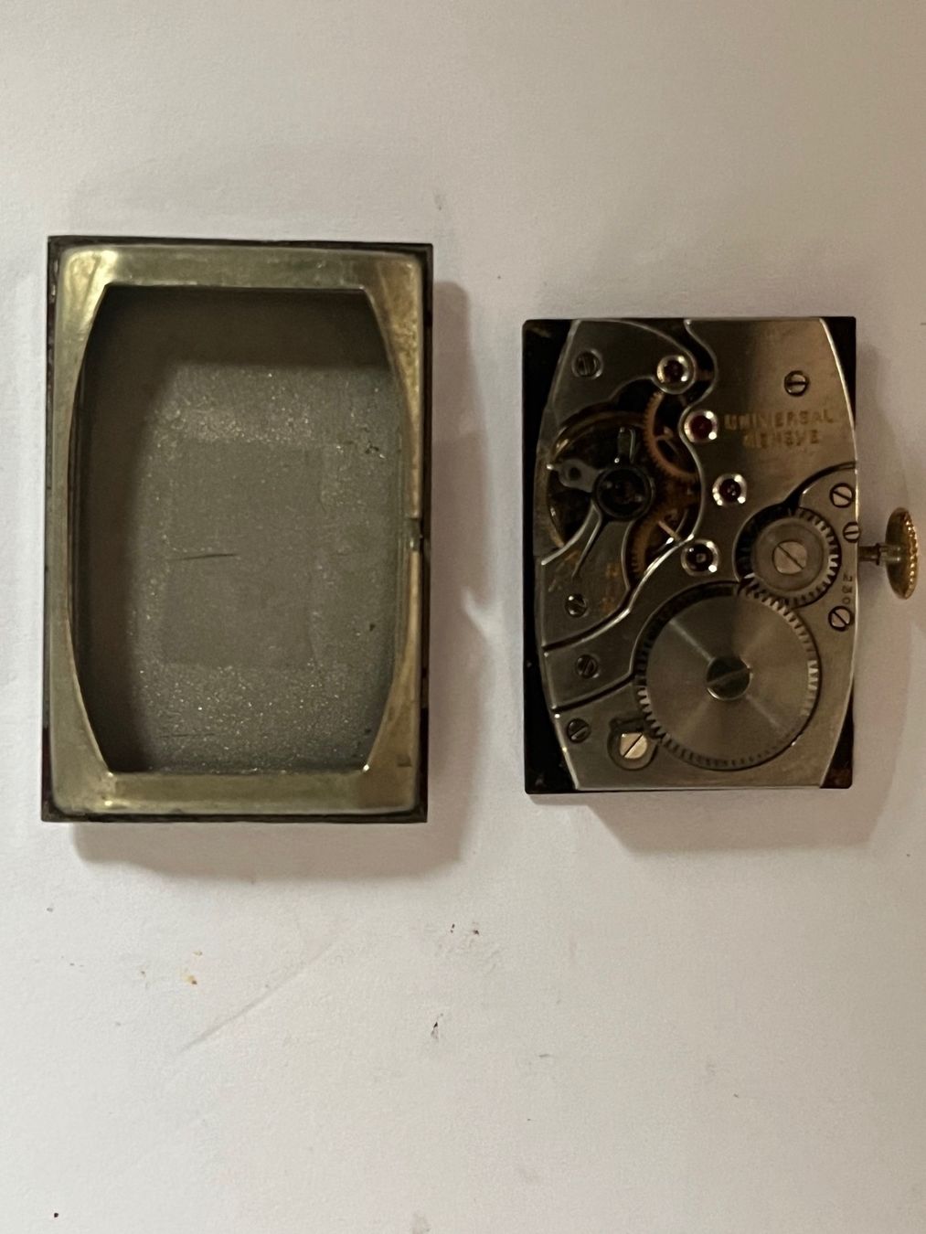 Universal Genève Uhren: Universal Genève – Gebraucht aus St-Légier-Chiésaz von Antichorloge 3