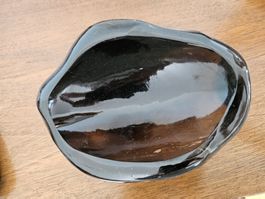 Natursteinschale aus schwarzem Obsidian