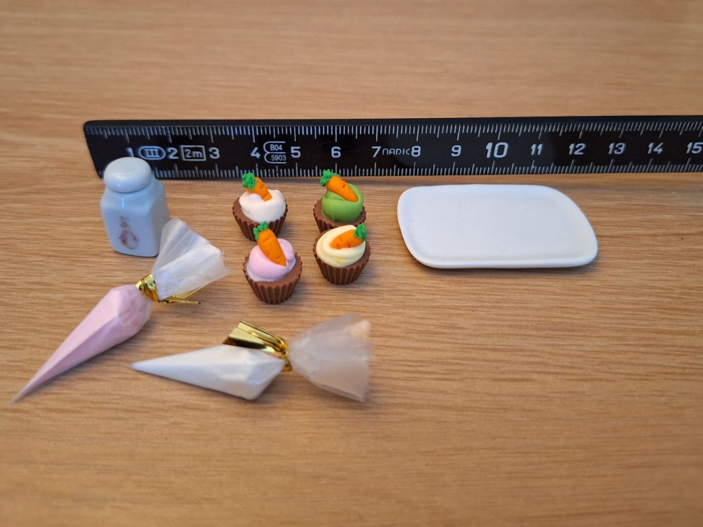 Case e mobili per bambole: Handmade Rüebli Cupcakes  Set – Nuovo (secondo la descrizione) da Zürich venduto da HandmadeTinyFood 1