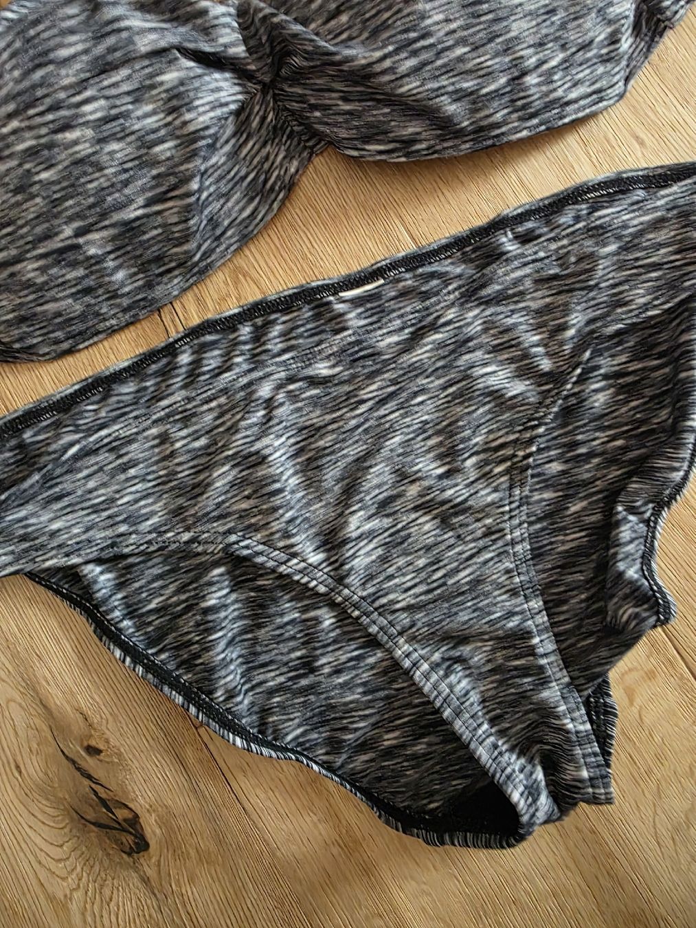 Costumi da bagno & Bikini: Grauer Bandeau Bikini, Gr. 40 – Usato da Toffen venduto da ver_x68f 1