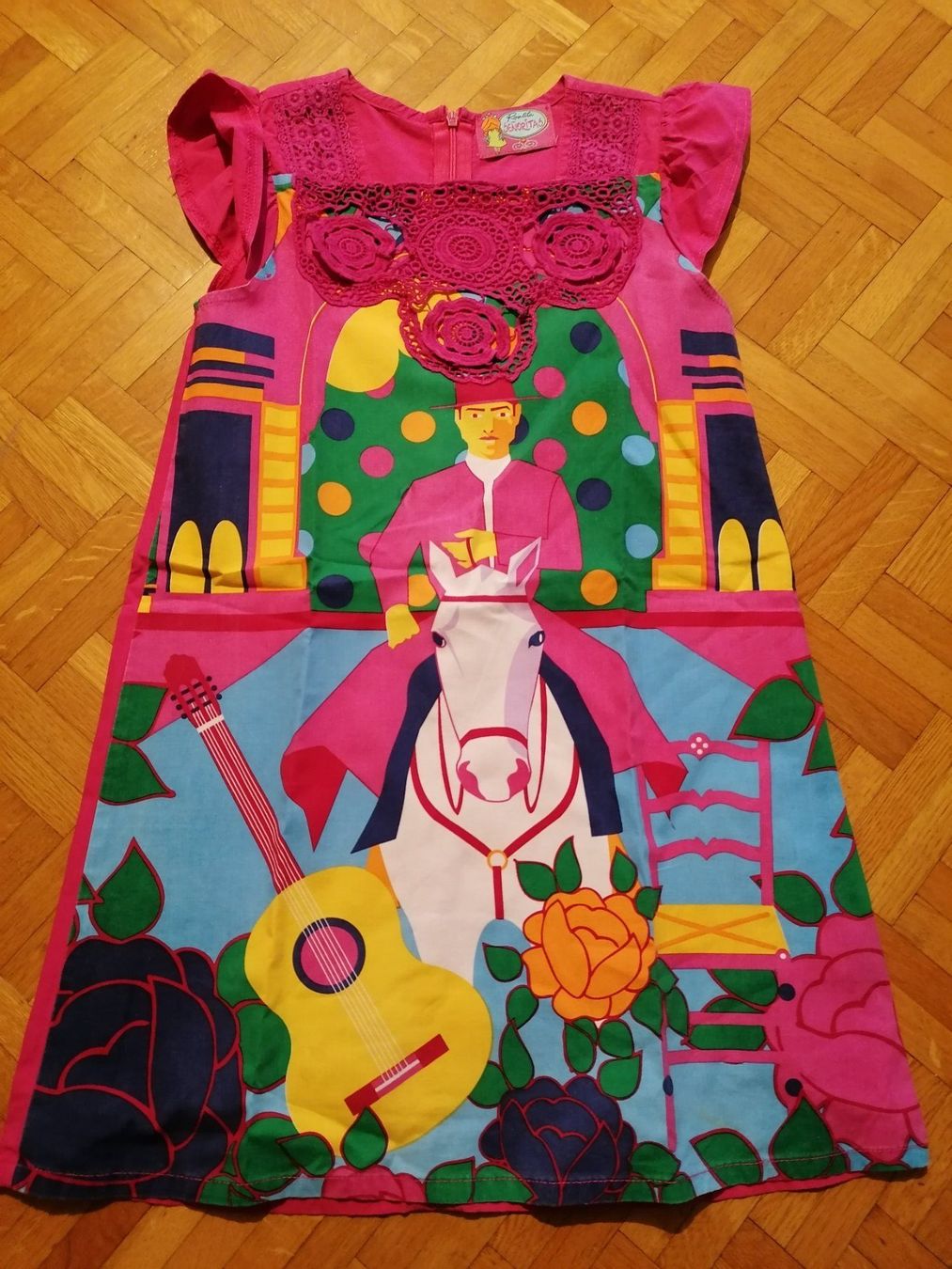 Vestiti & Gonne: Robe multicolore et originale avec cheval 🐎taille 10 ans – Usato da Le Mont-Pèlerin venduto da dundun1