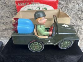 Blechspielzeug Armee Jeep mit Batterie Box