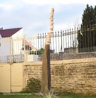 Sculpture composée par des galets beiges rosés
