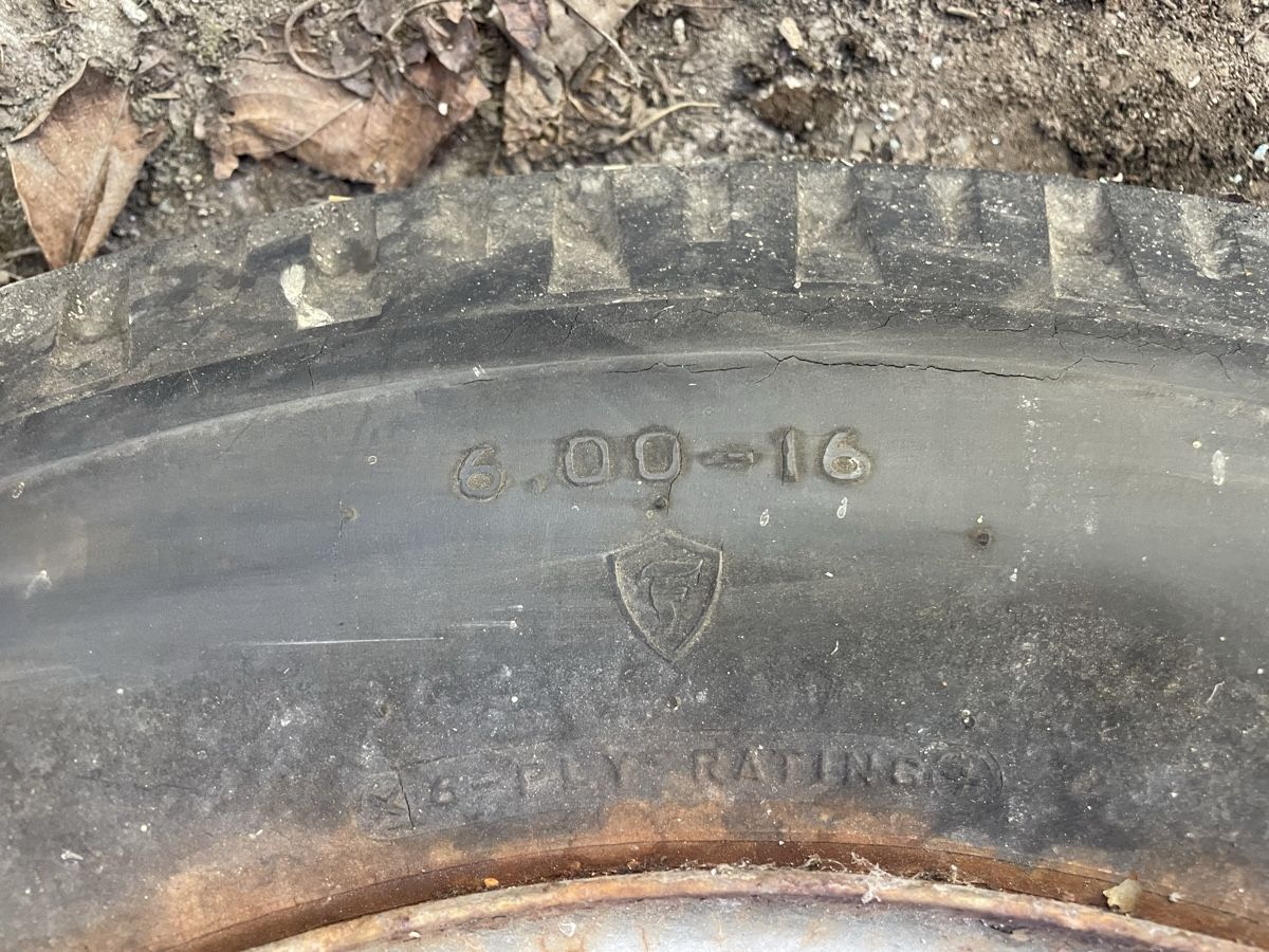 Pneus & Roues: Antike Reifen Räder Oldtimer – D'occasion à Winkel par deutzer07 1