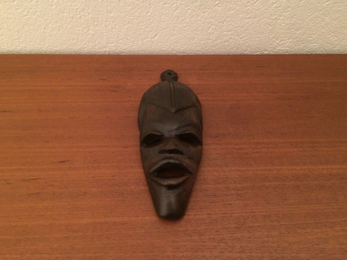 Internationale Kunst: Vintage Holzmaske afrikanische Wandmaske Wandskulptur Maske – Gebraucht aus Zürich von Vintagewiesel 1