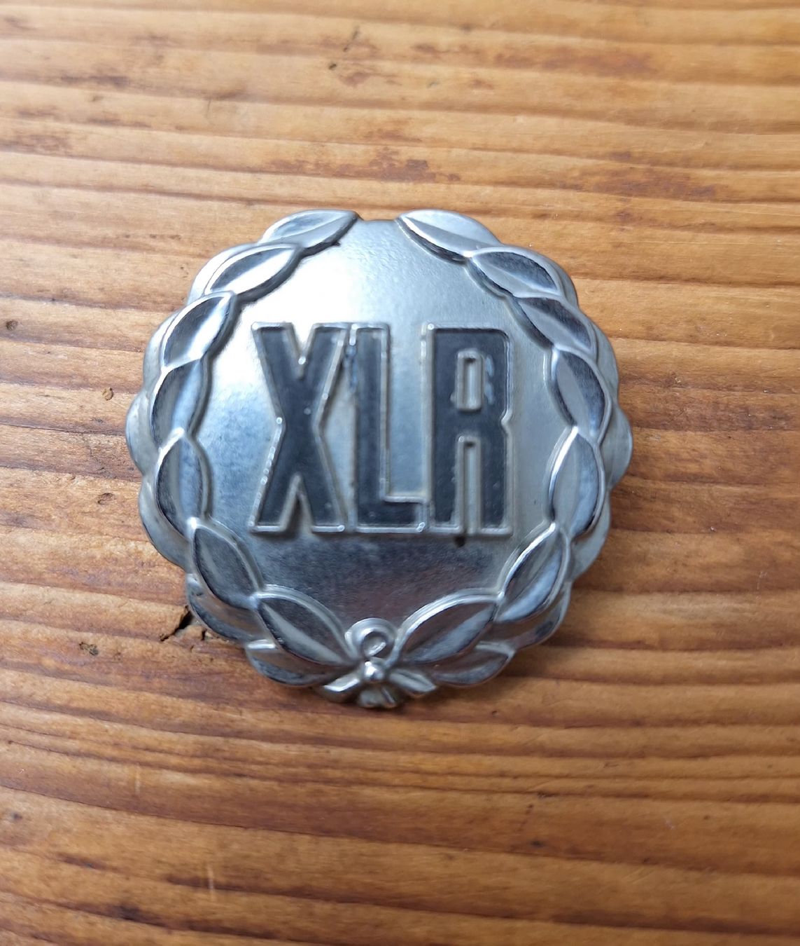 Ford Tutti pezzi di ricambio auto: Ford Capri Mk1 XLR Emblem – Usato da Triesen venduto da BLACKSHEEP75