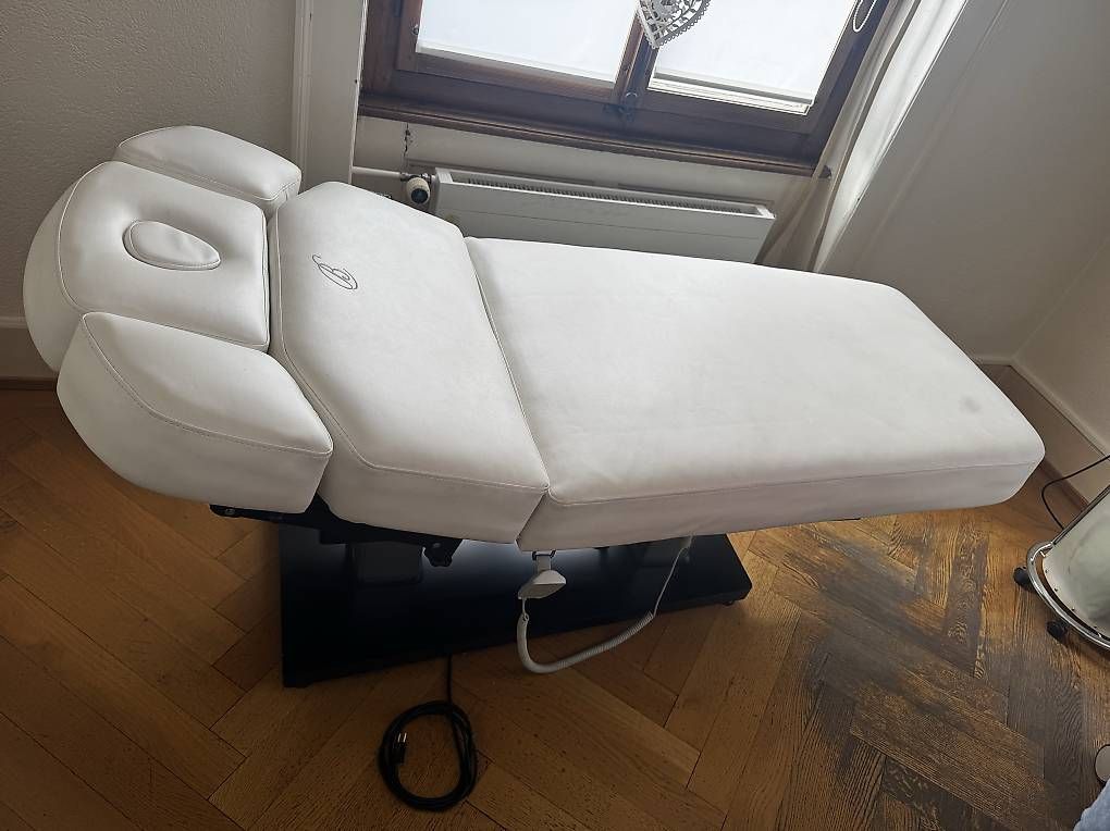 Lettini & sedie per cosmetici: Table de Soin Électrique Bellezi® - Motorisation LINAK – Usato da Sierre venduto da MitchSamio