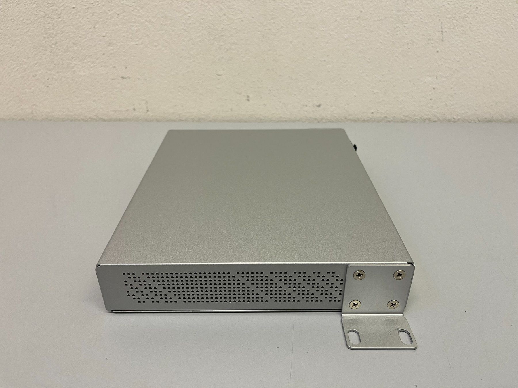 Ubiquiti Hubs & Switches: UBIQUITI UniFi Switch 8 150W – Gebraucht aus Hochdorf von av-electronics 3