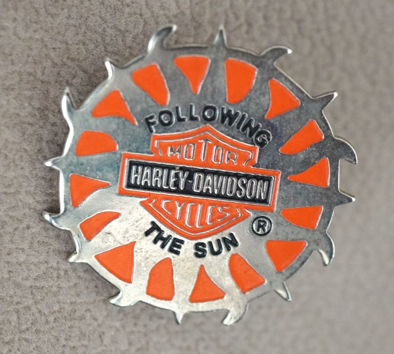 Harley-Davidson Placchette & Badge: Pin Harley Davidson 1992 – Usato da Worb venduto da worb01
