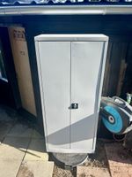 Metallschrank grau mit 4 Fachböden – Werkstatt / Lager