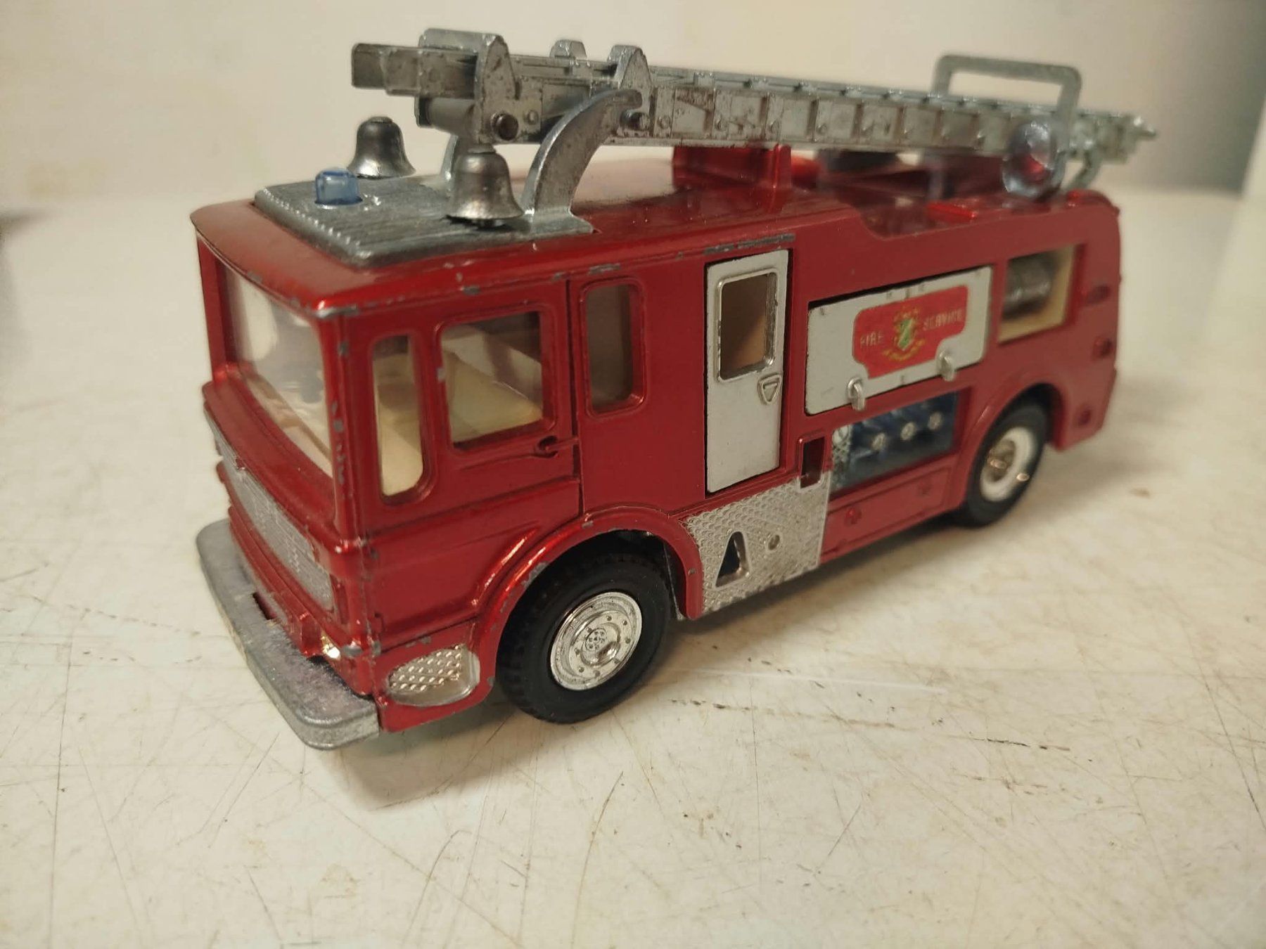Dinky Toys Voitures modèles: Dinky Toys  Fire Tender. – D'occasion à La Chaux-de-Fonds par Emmaus2300CDF 1